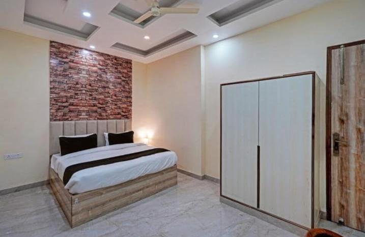 Shourya Hotel And Banquet 诺伊达 外观 照片