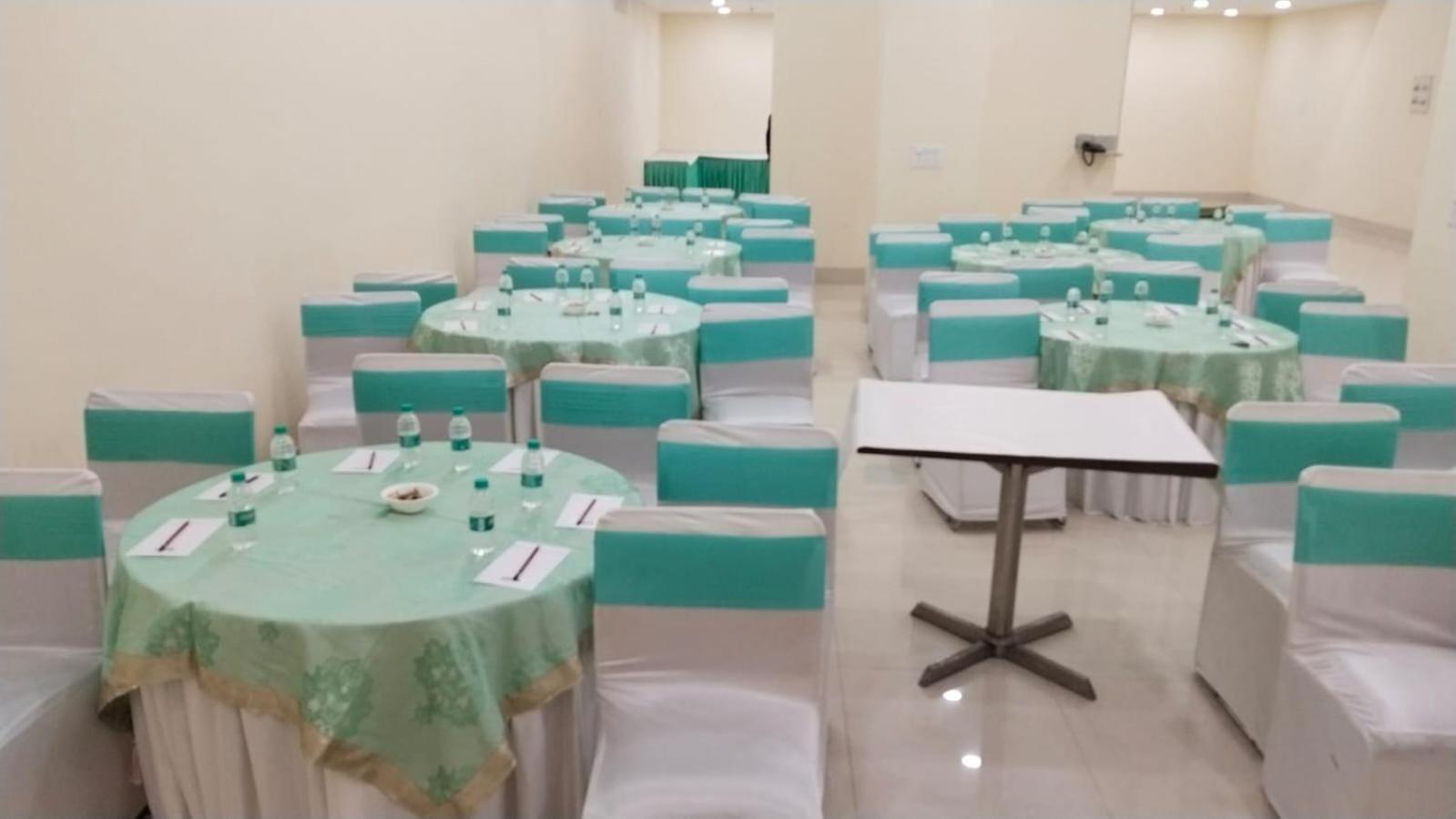 Shourya Hotel And Banquet 诺伊达 外观 照片