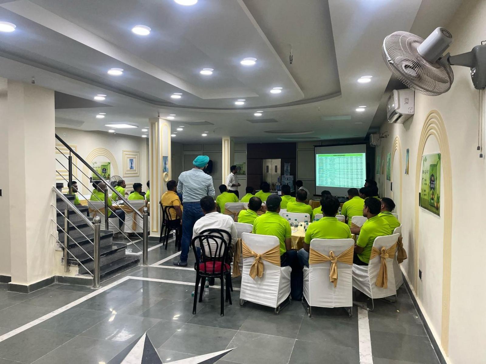Shourya Hotel And Banquet 诺伊达 外观 照片